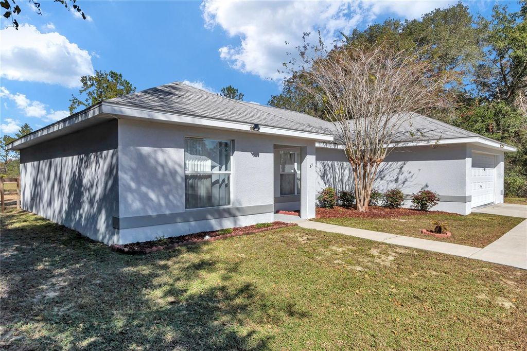 Photo of 25 Maple Course, Ocklawaha, FL 32179 (MLS # OM713610)