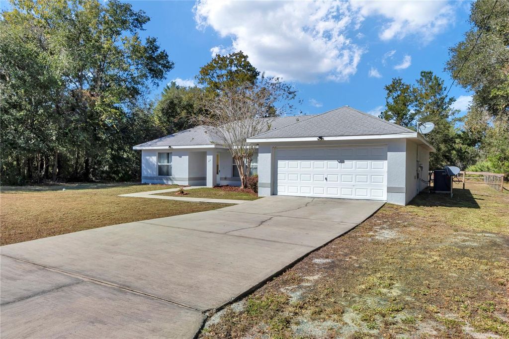 Photo of 25 Maple Course, Ocklawaha, FL 32179 (MLS # OM713610)