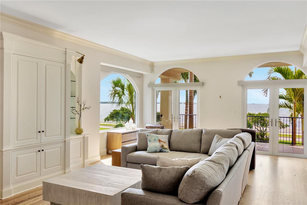 2419 BAYSHORE BOULEVARD 2N