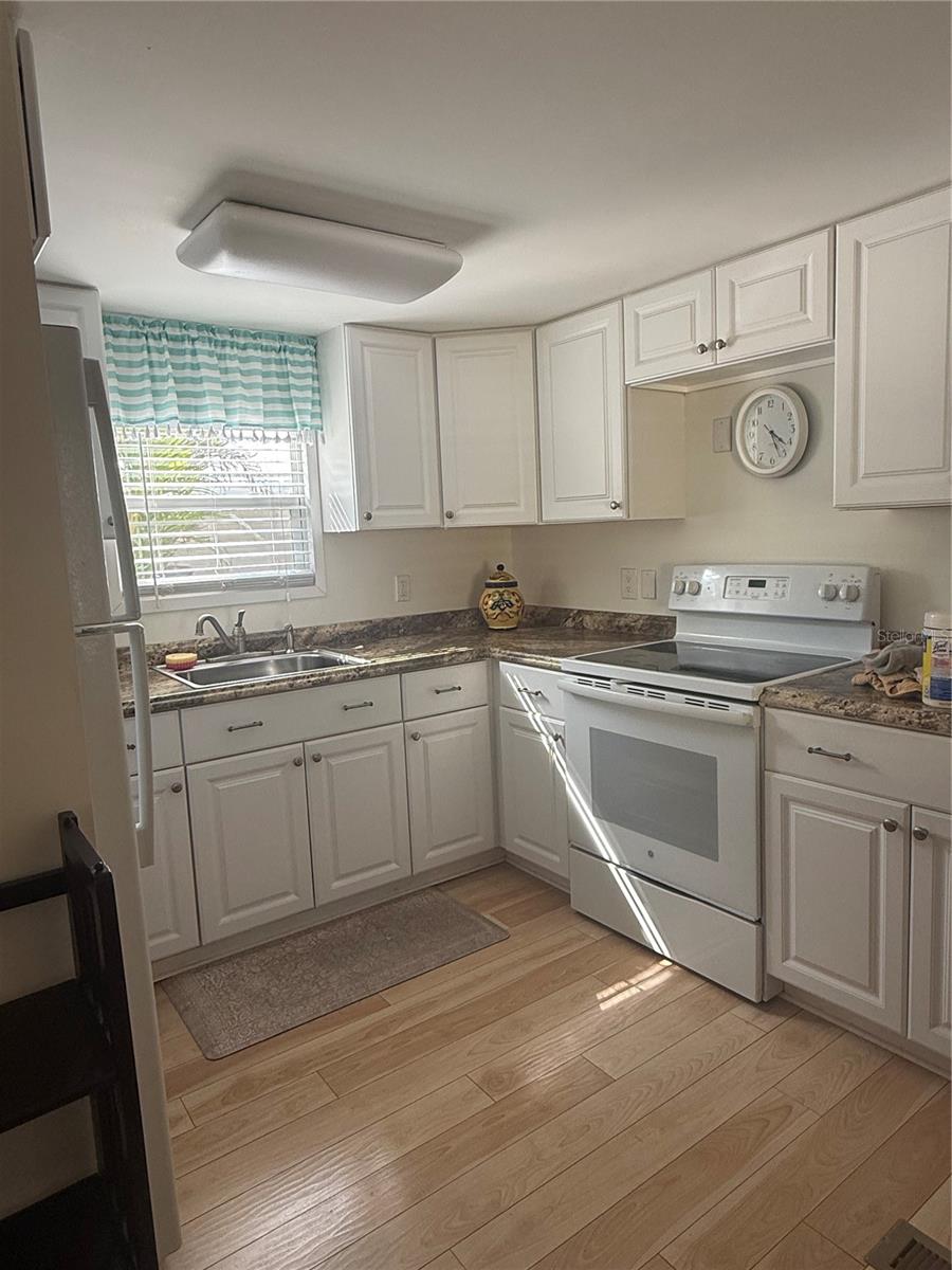 COUNTRY CLUB ESTATES - Residential