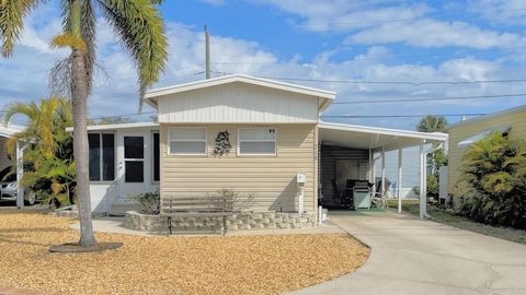 Photo of 716 Carefree, Venice, FL 34285 (MLS # N6143588)