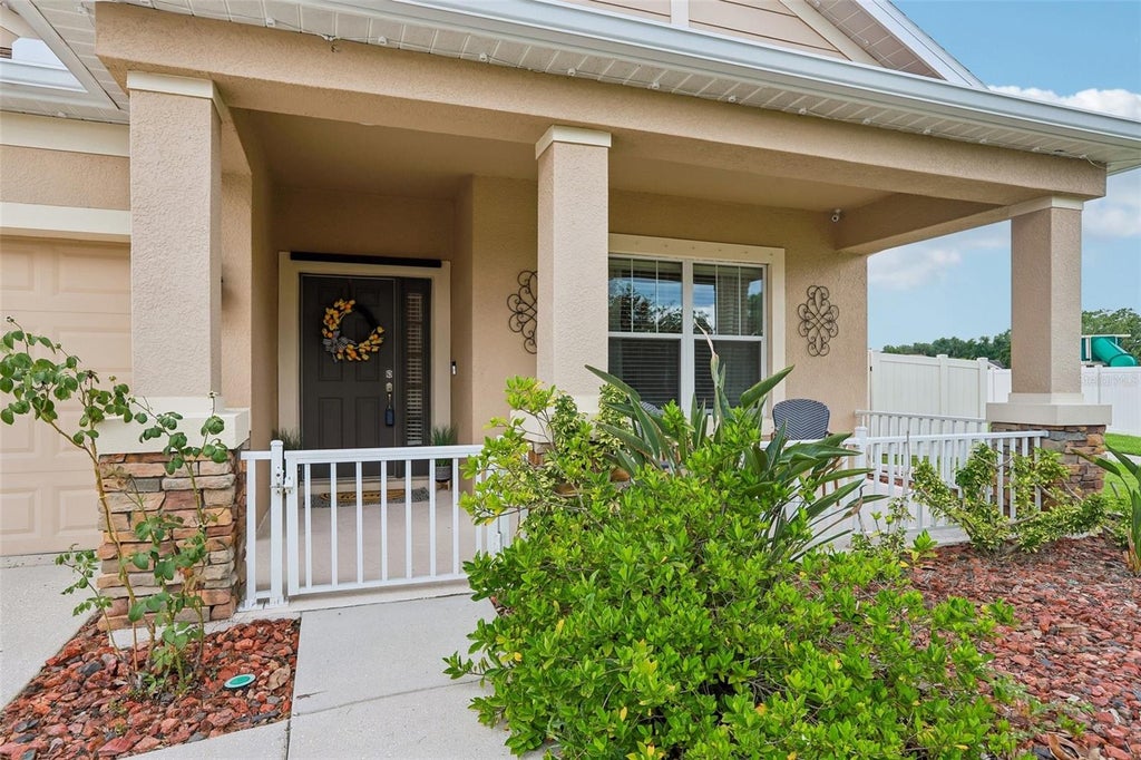 Photo of 17539 Buckingham Garden Drive, Lithia, FL 33547 (MLS # TB8515320)