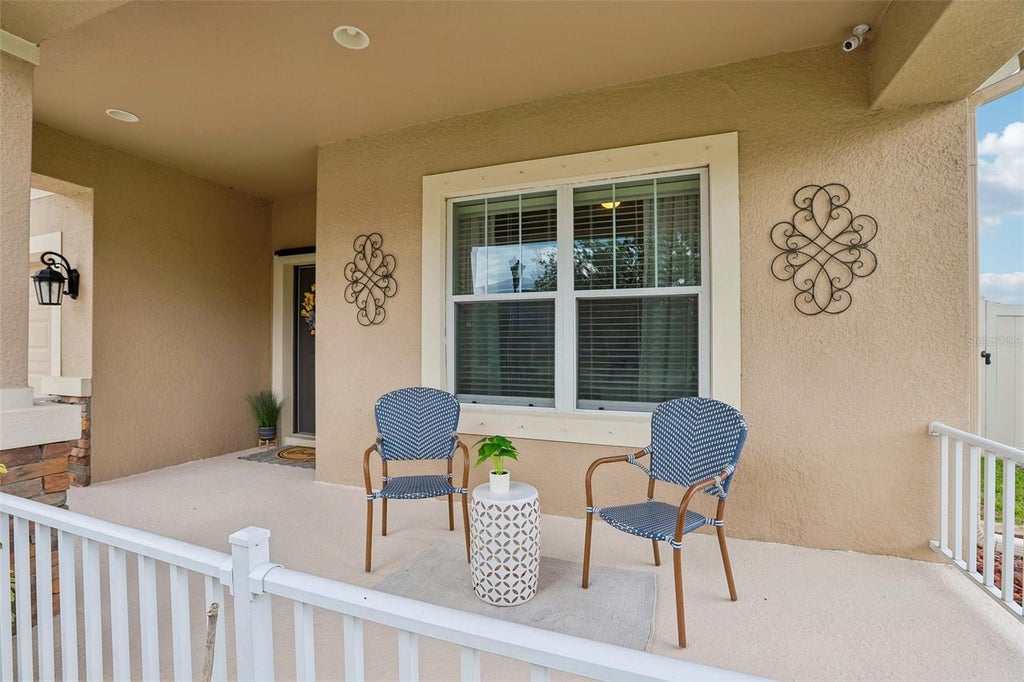 Photo of 17539 Buckingham Garden Drive, Lithia, FL 33547 (MLS # TB8515320)