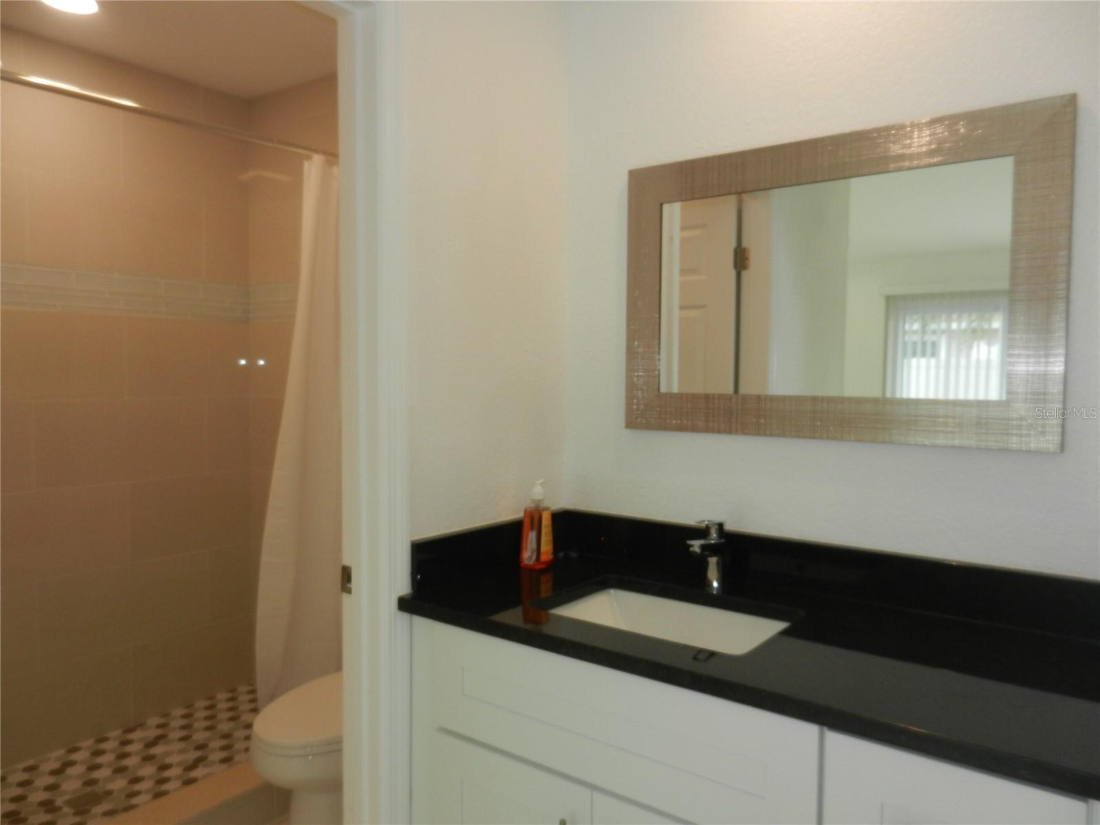 HIDDEN LAKE VILLAS - Residential Lease