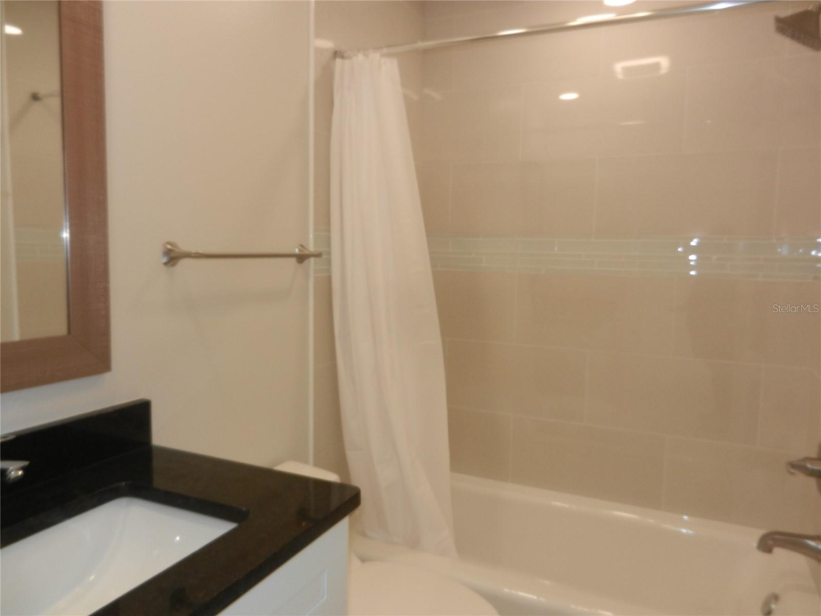 HIDDEN LAKE VILLAS - Residential Lease