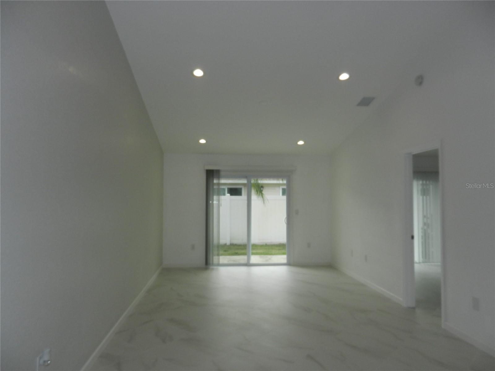 HIDDEN LAKE VILLAS - Residential Lease