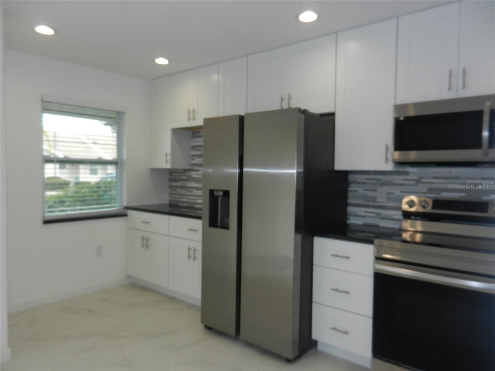 HIDDEN LAKE VILLAS - Residential Lease