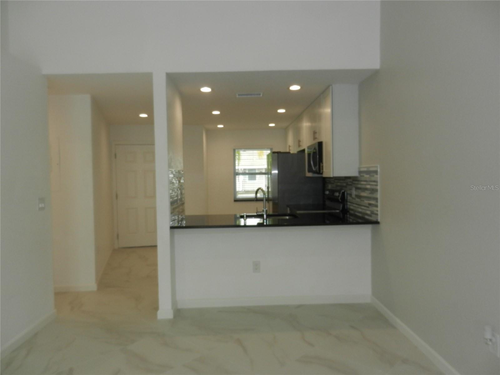 HIDDEN LAKE VILLAS - Residential Lease