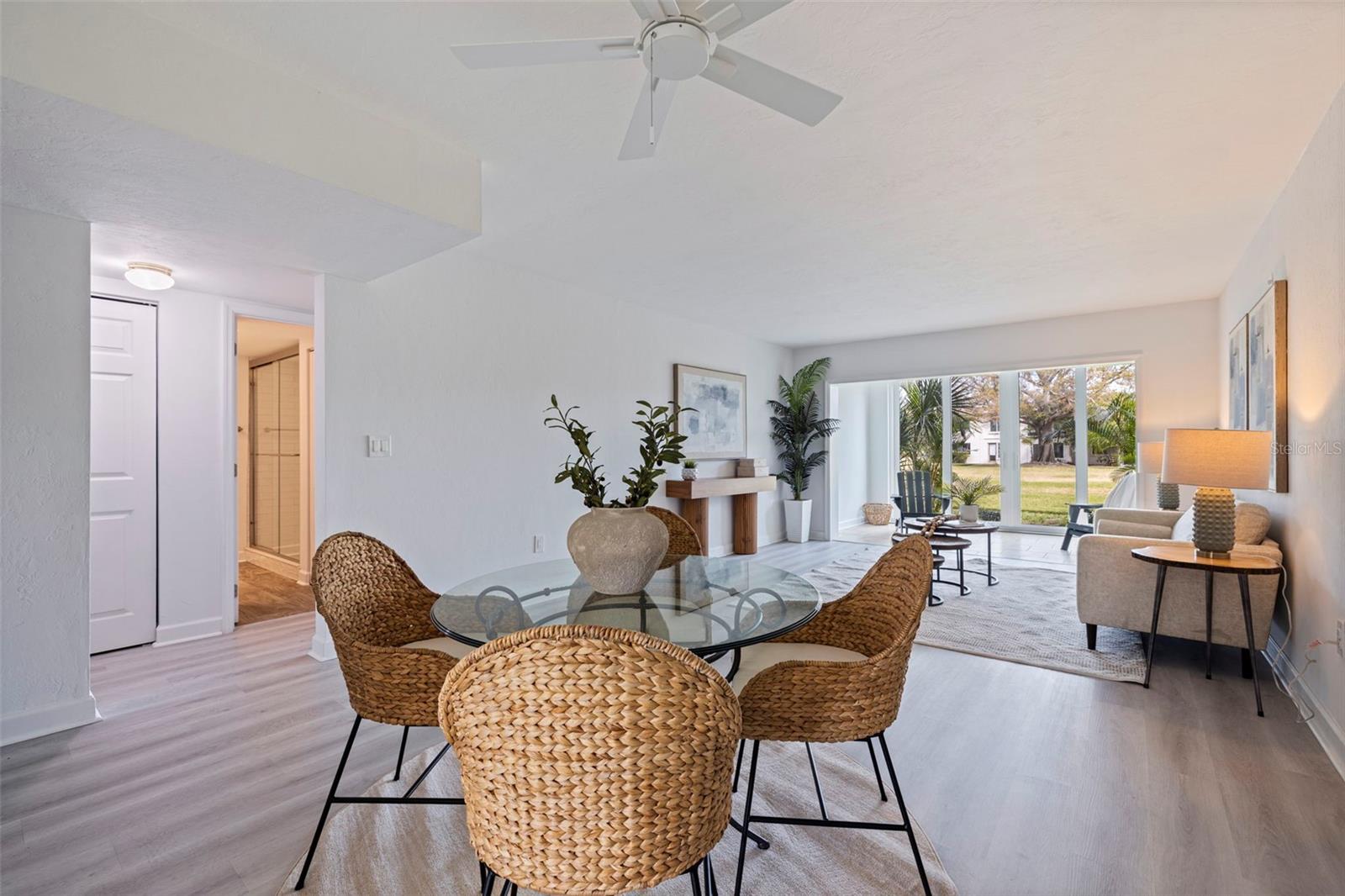 LAKE OVERLOOK APTS - Residential