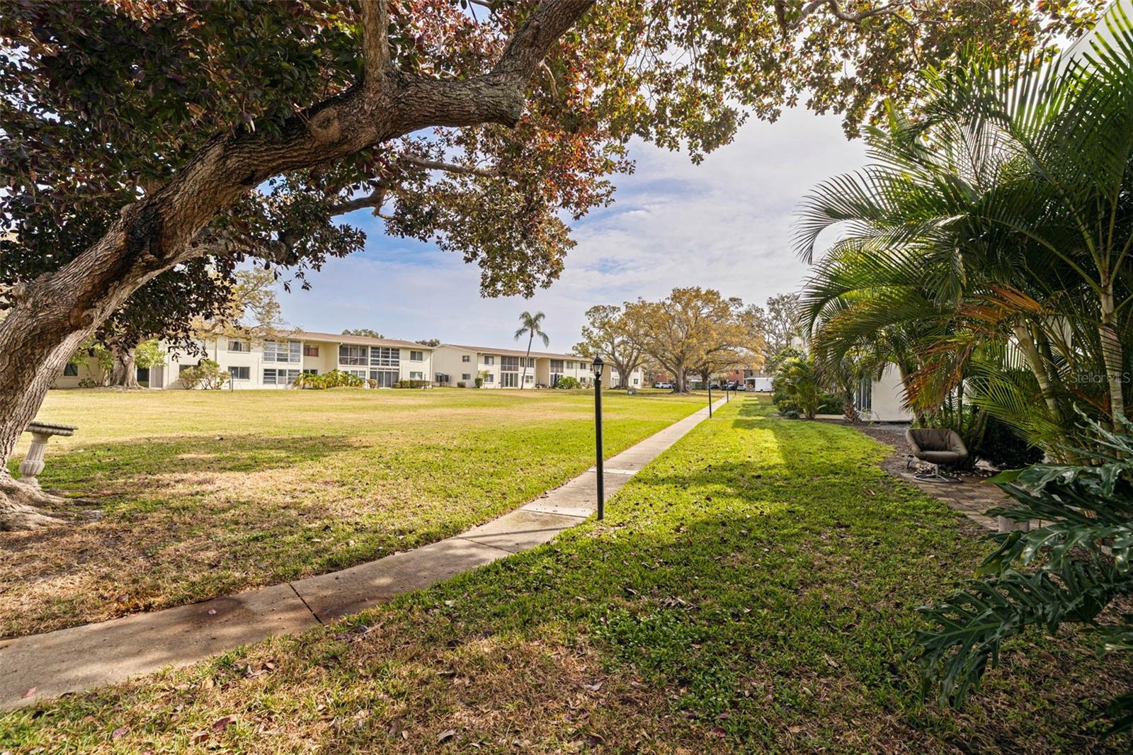 LAKE OVERLOOK APTS - Residential