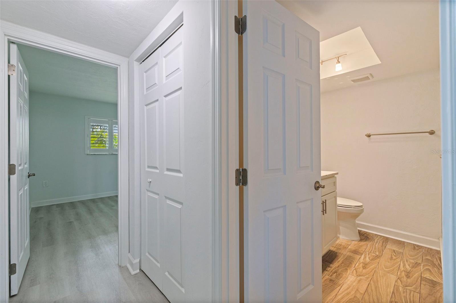 LAKE OVERLOOK APTS - Residential