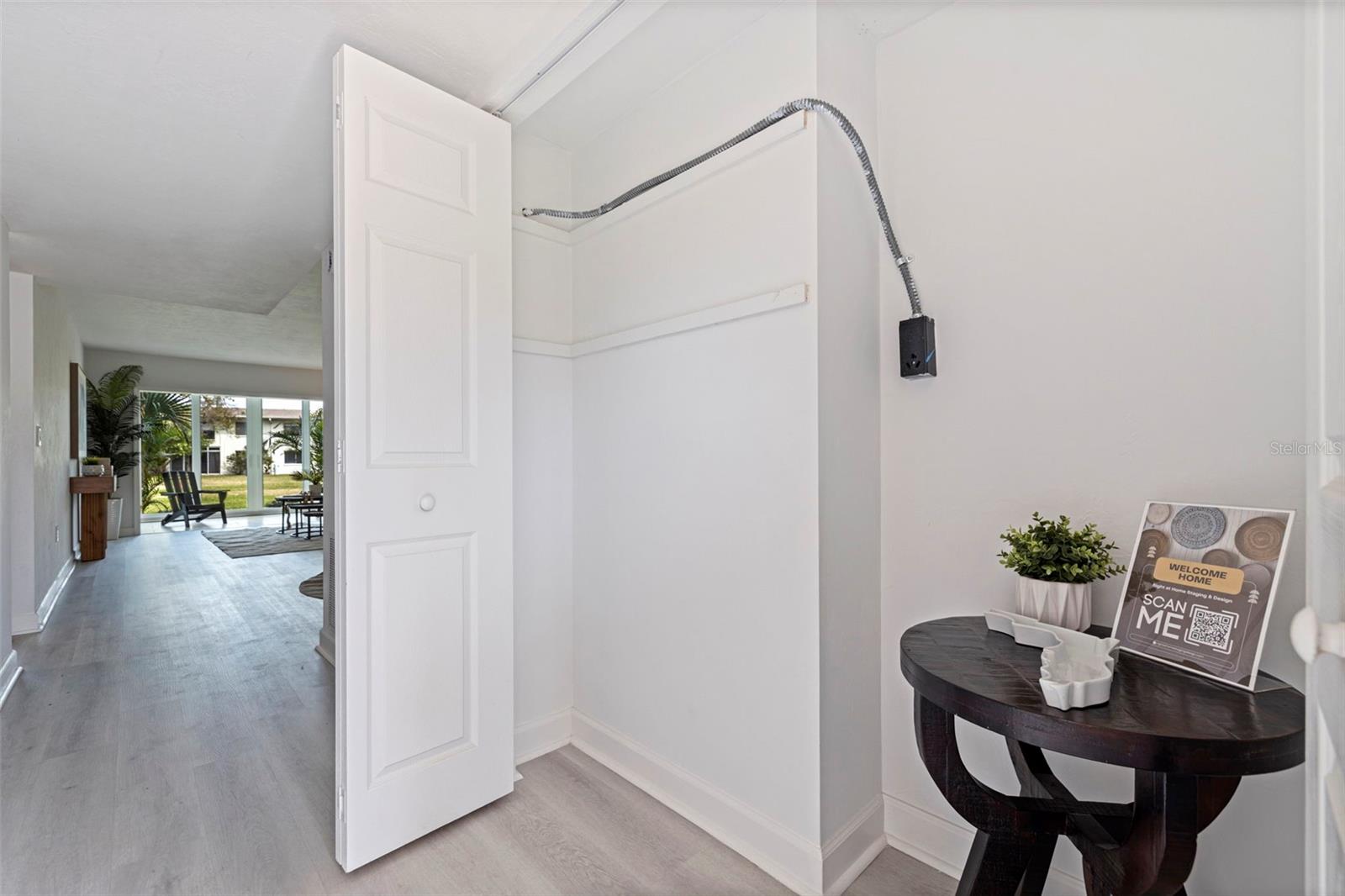 LAKE OVERLOOK APTS - Residential