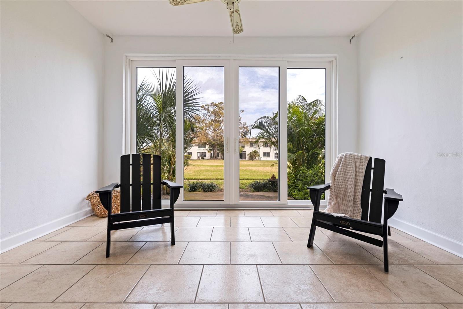 LAKE OVERLOOK APTS - Residential