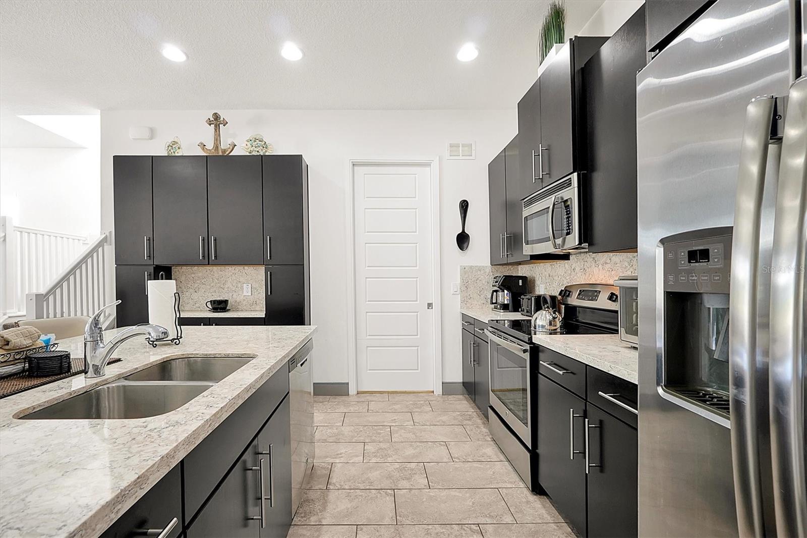 FESTIVAL PH 1 - Residential Lease