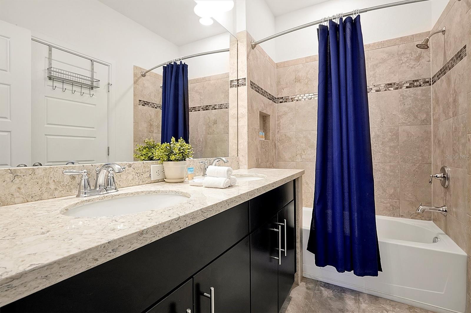 FESTIVAL PH 1 - Residential Lease