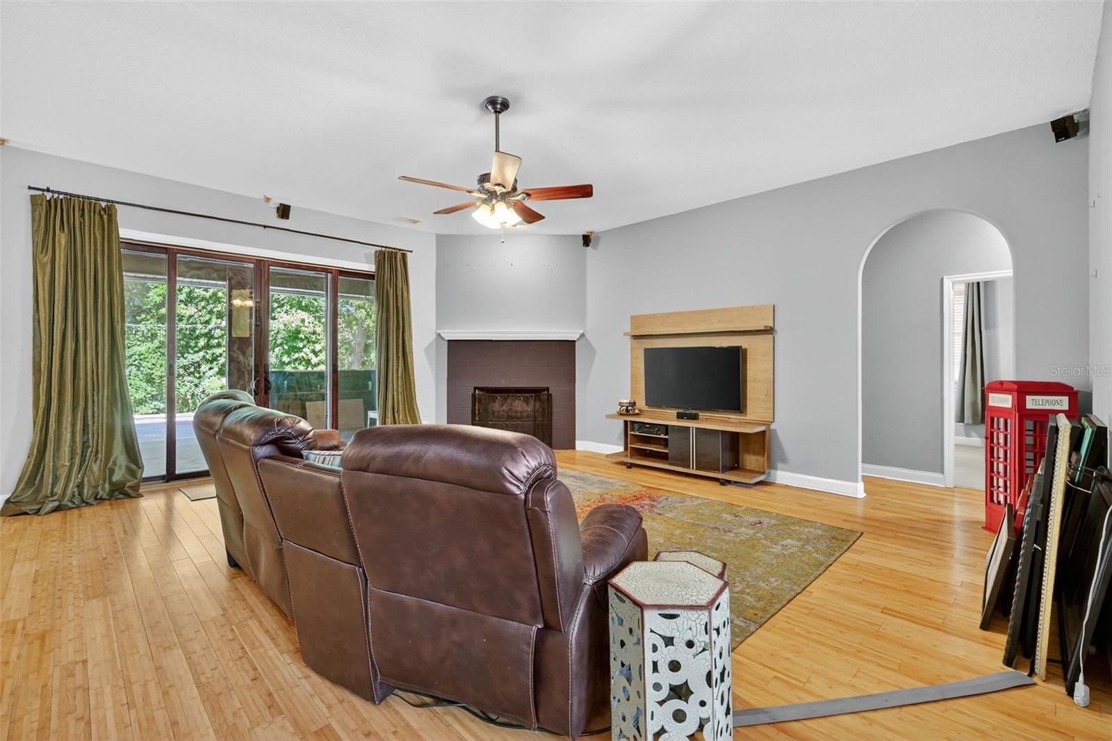 MEETS AND BOUNDS - Residential