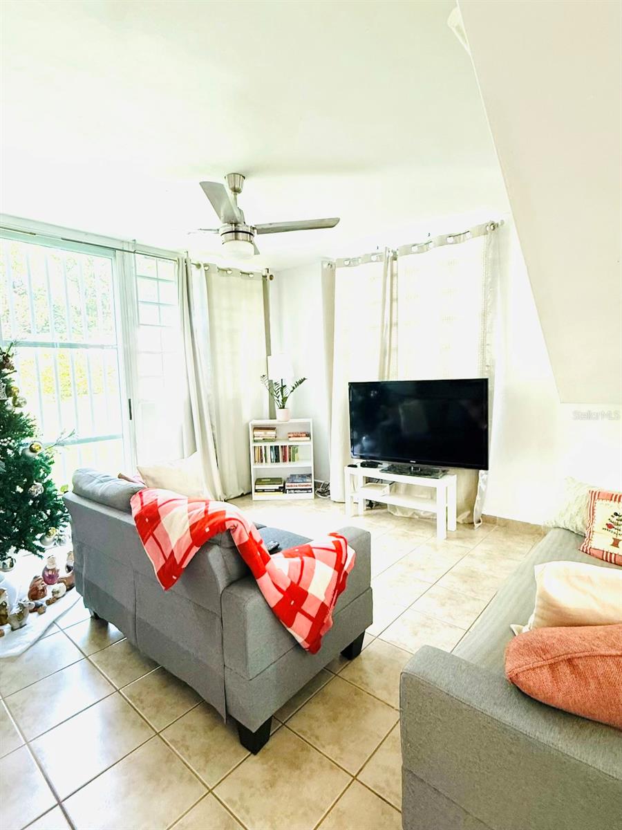 RIVER EDGE HILLS - Residential