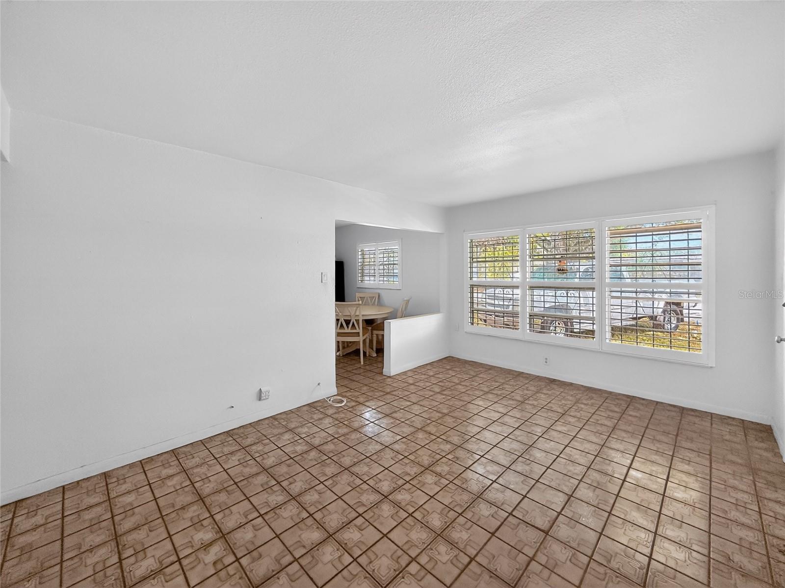 PINE CREST VILLA ADD 5 - Residential