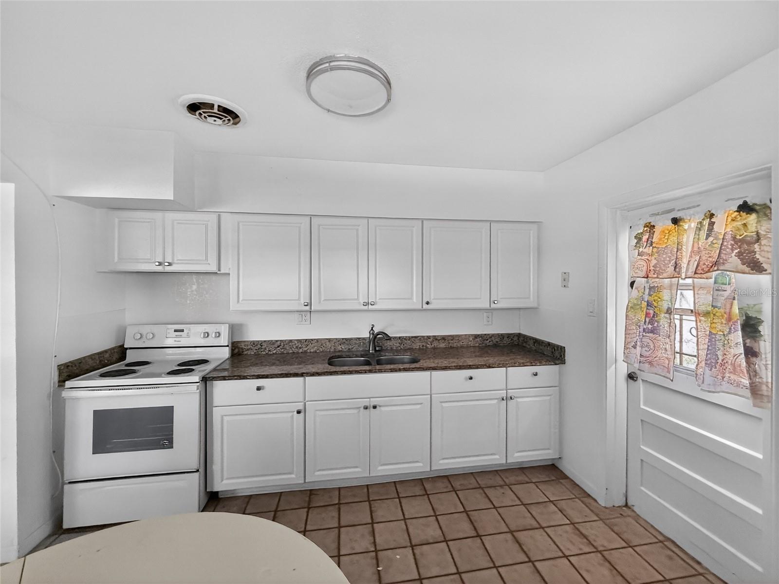 PINE CREST VILLA ADD 5 - Residential