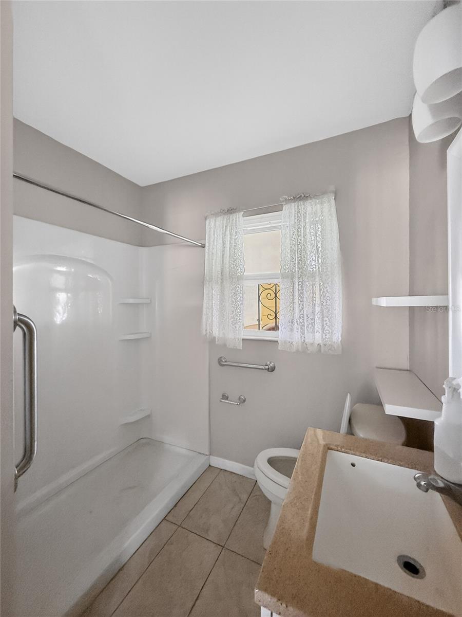 PINE CREST VILLA ADD 5 - Residential