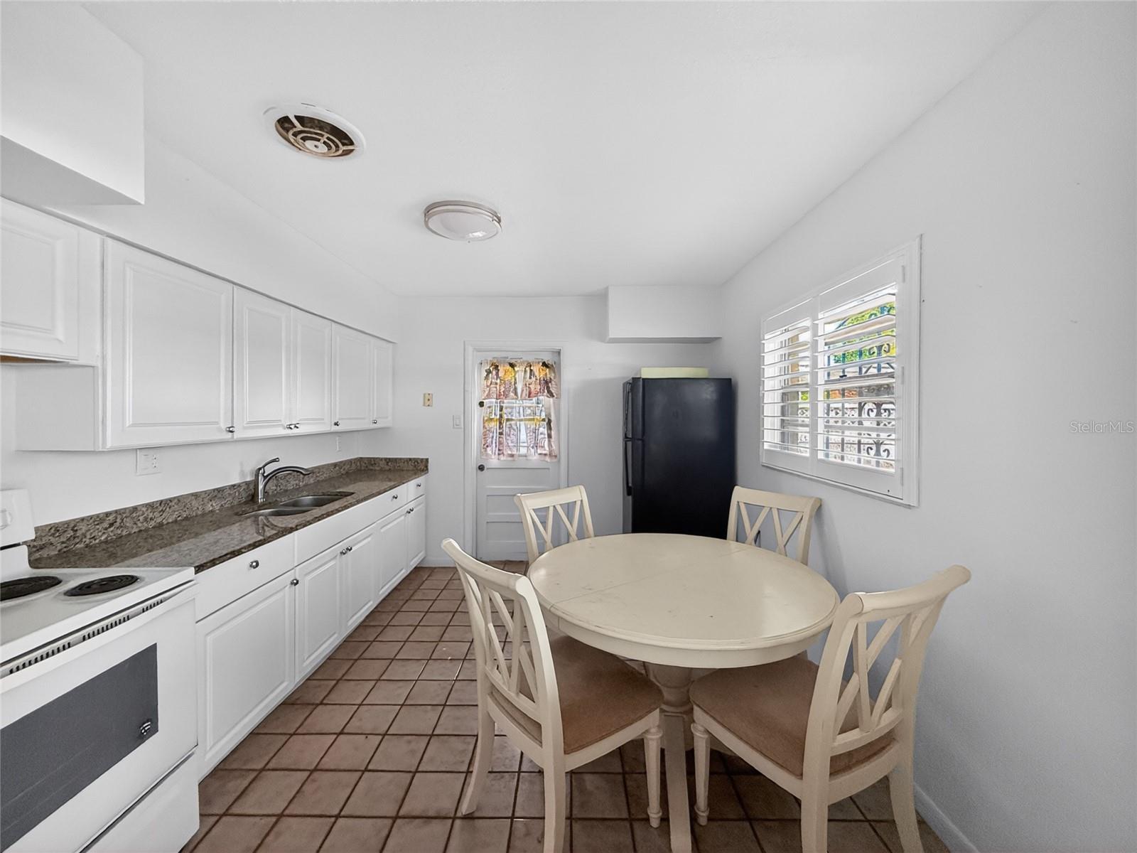 PINE CREST VILLA ADD 5 - Residential