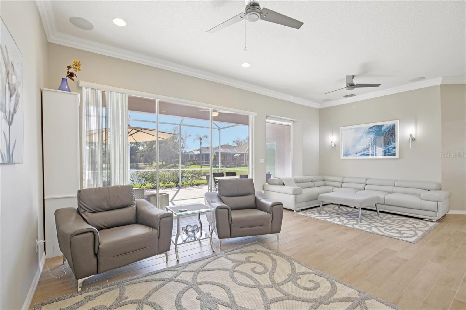 THE HAMPTONS - Residential