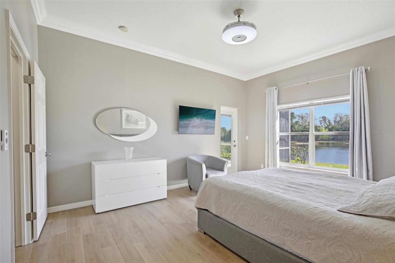 THE HAMPTONS - Residential