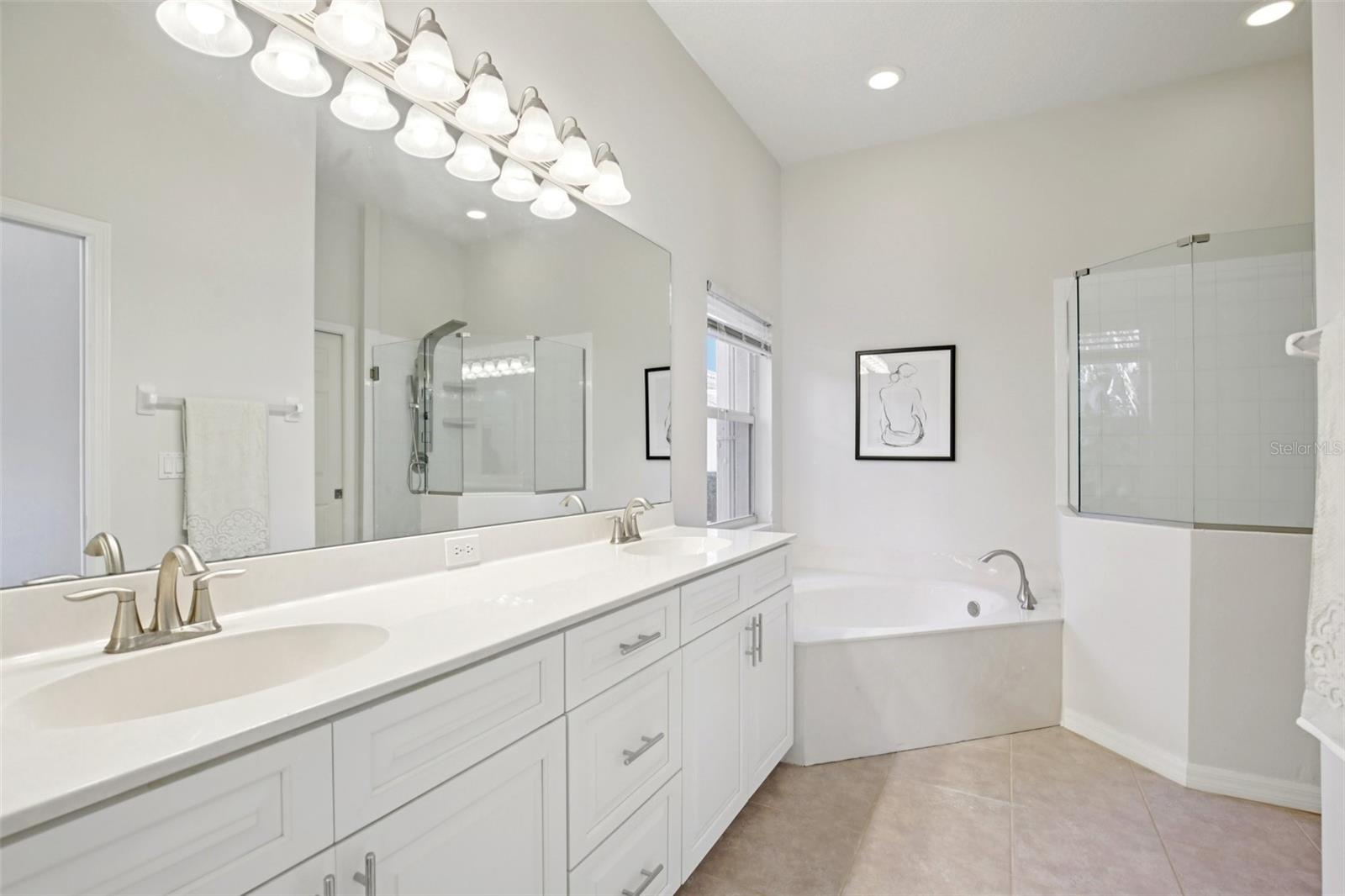 THE HAMPTONS - Residential