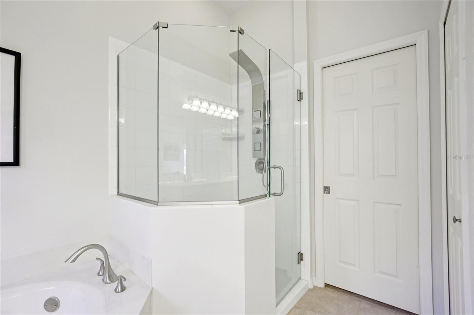 THE HAMPTONS - Residential