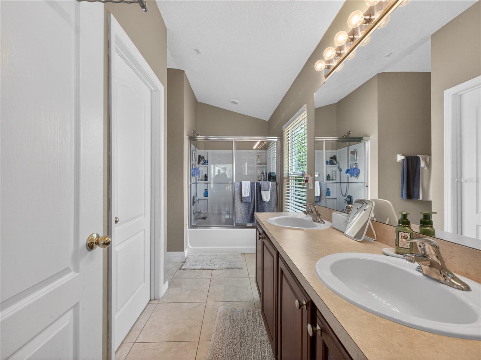 FLAGSHIP PARK A CONDO - Residential
