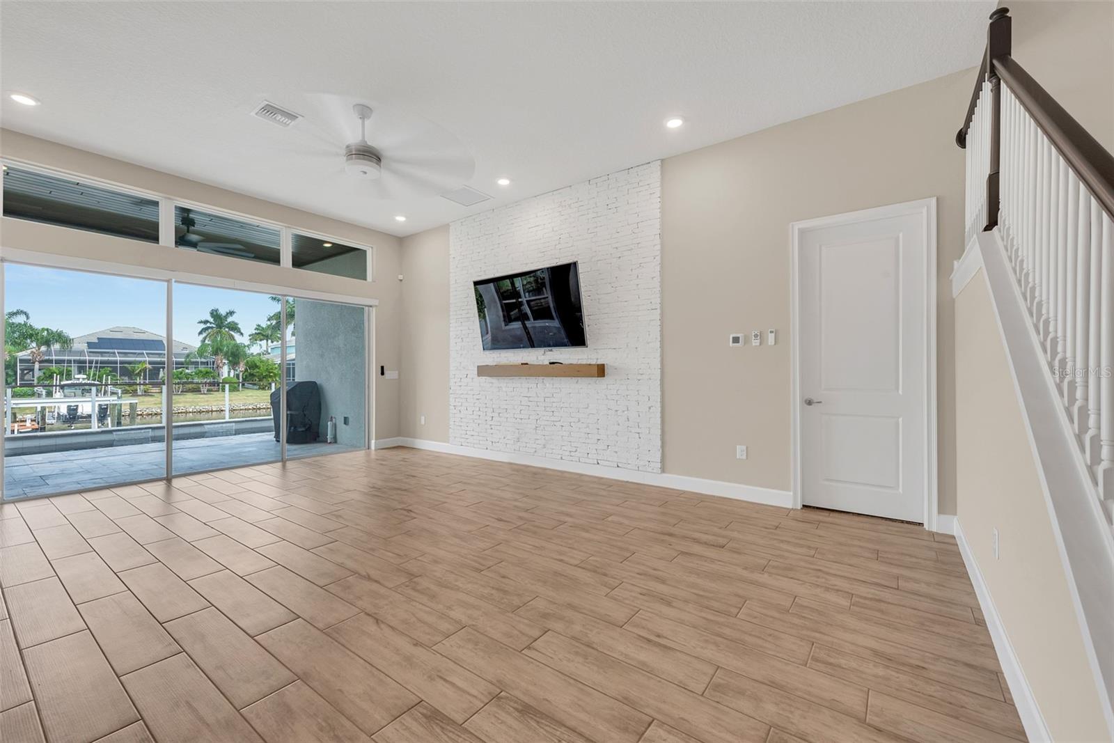 MIRABAY PRCL 8 - Residential Lease