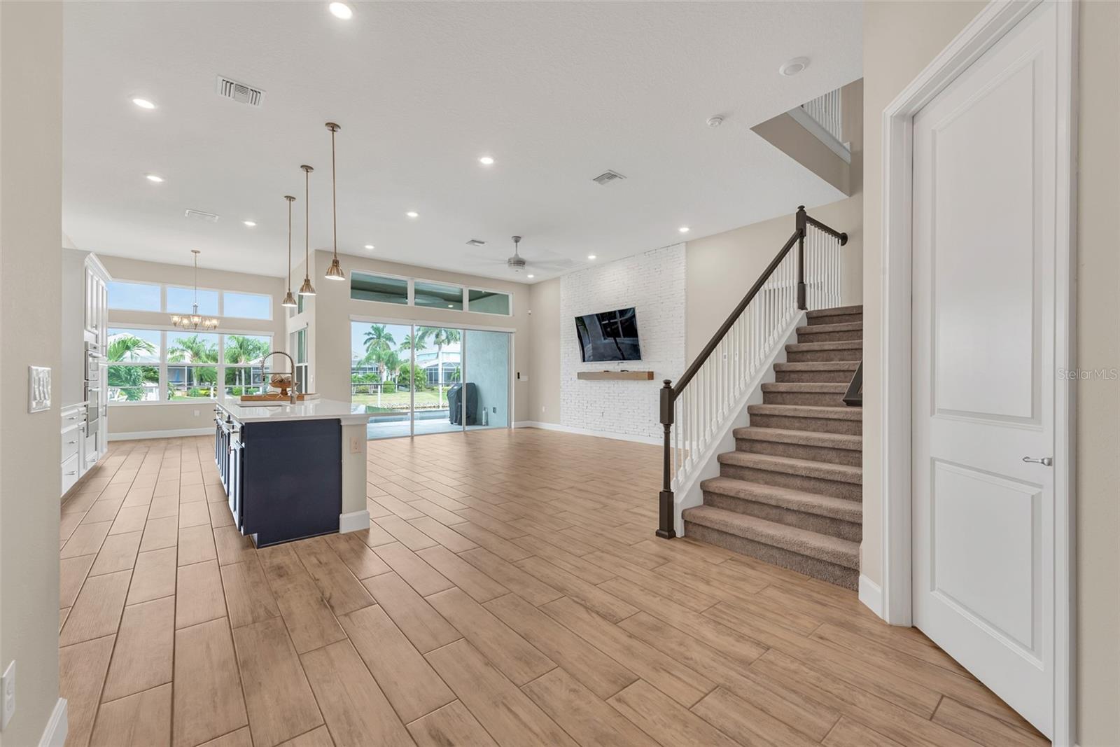 MIRABAY PRCL 8 - Residential Lease
