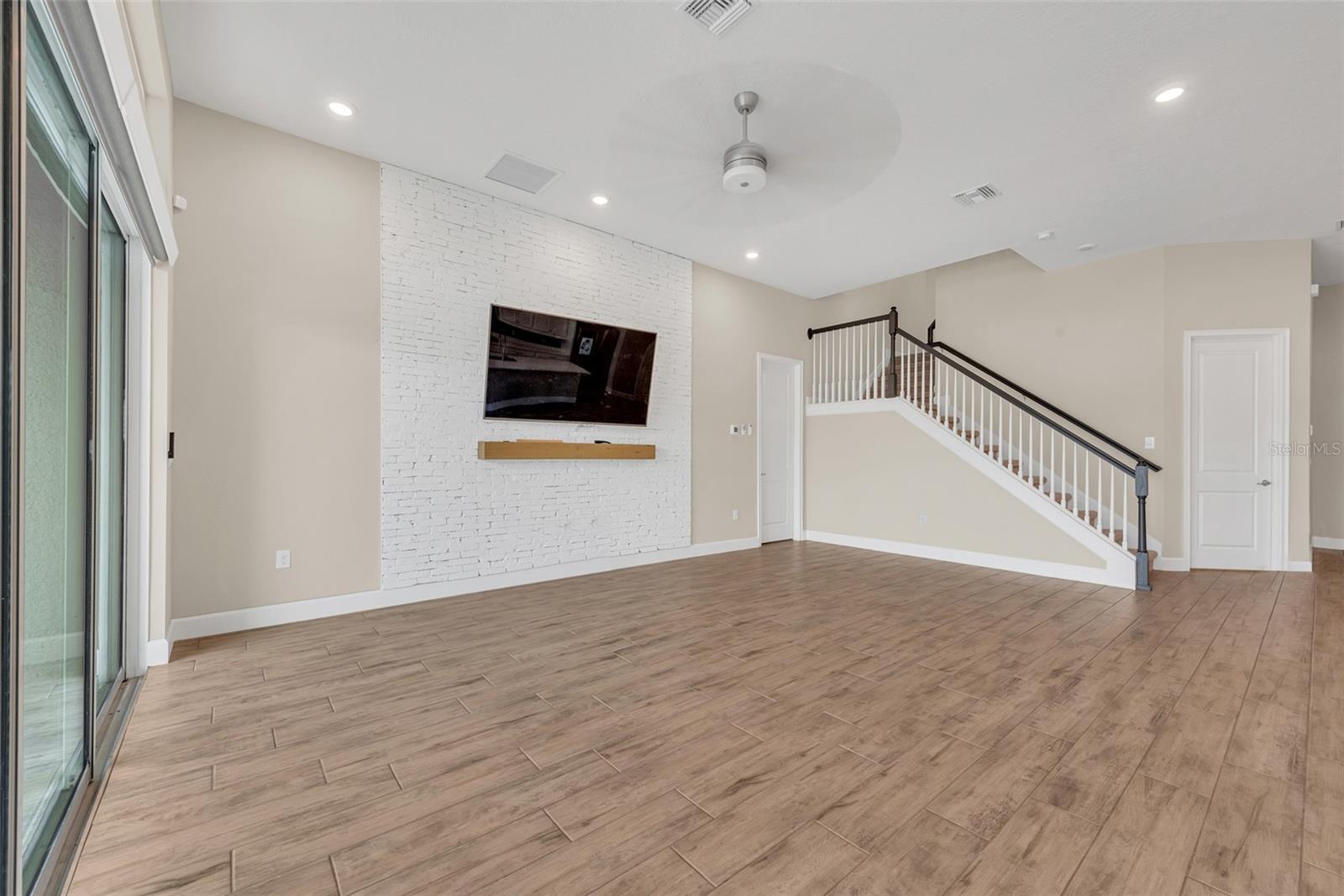 MIRABAY PRCL 8 - Residential Lease