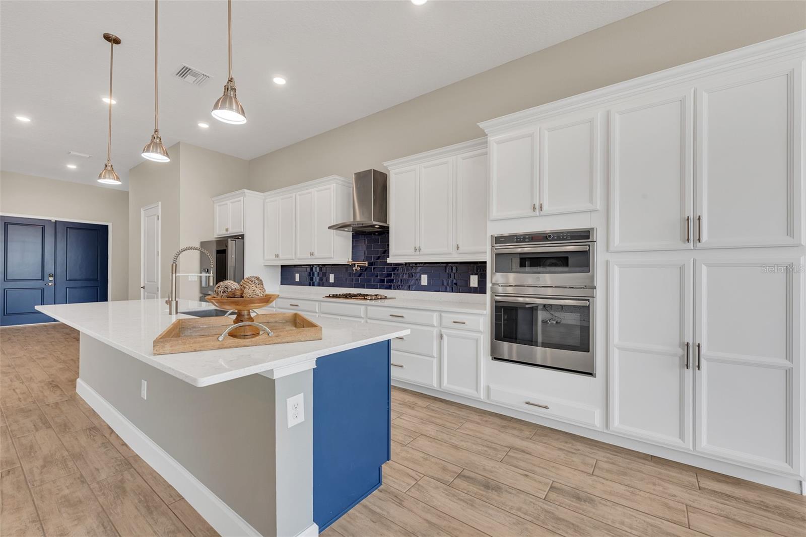 MIRABAY PRCL 8 - Residential Lease