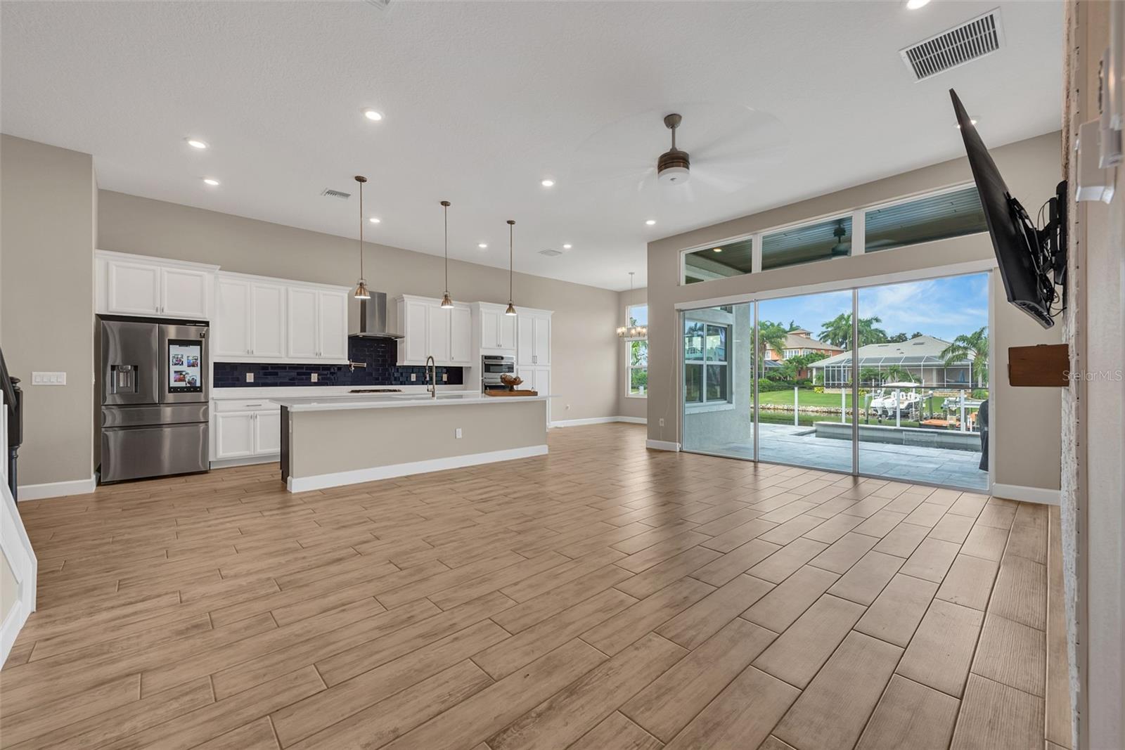 MIRABAY PRCL 8 - Residential Lease