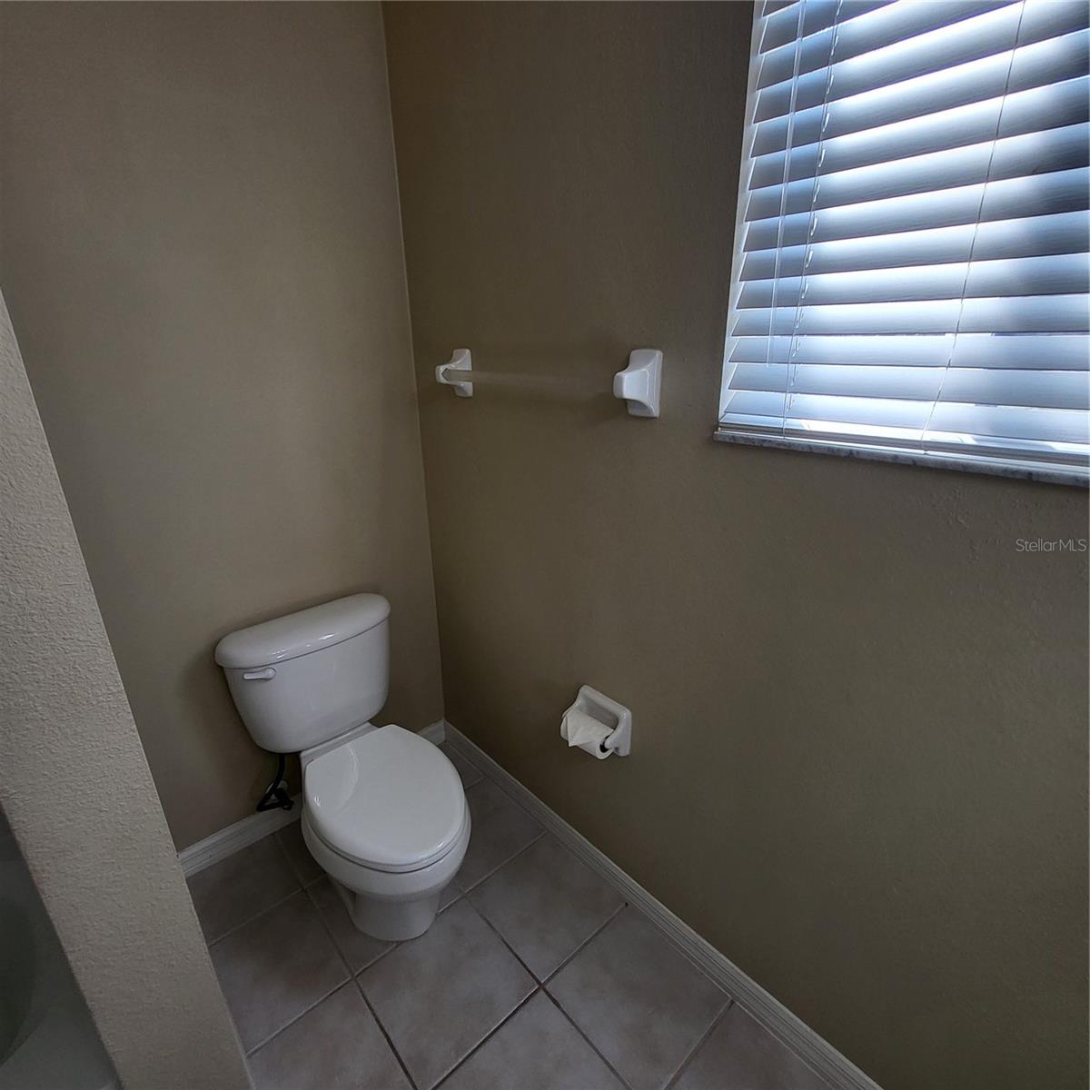 GRAND OAKS PH 02 UNIT 01 02 - Residential Lease