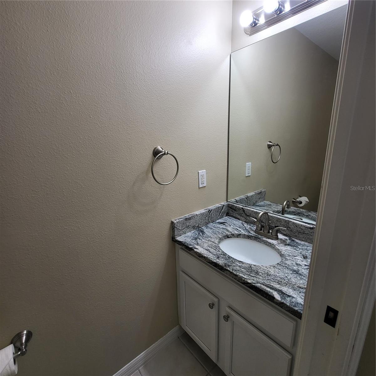 GRAND OAKS PH 02 UNIT 01 02 - Residential Lease