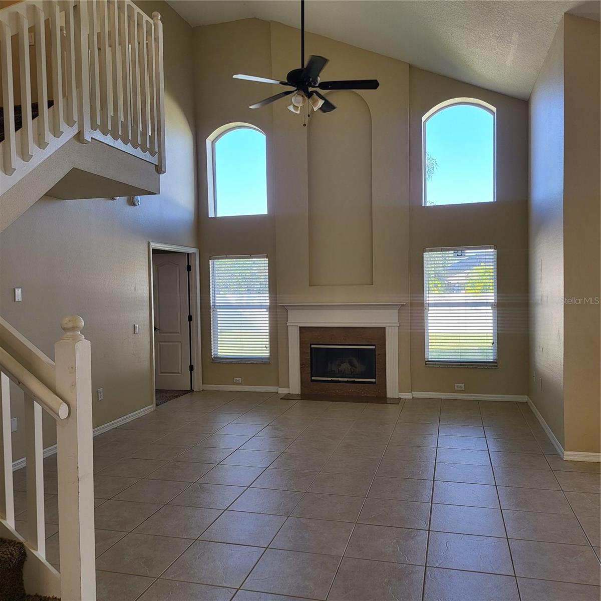 GRAND OAKS PH 02 UNIT 01 02 - Residential Lease