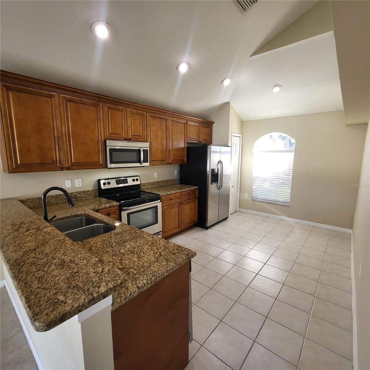 GRAND OAKS PH 02 UNIT 01 02 - Residential Lease