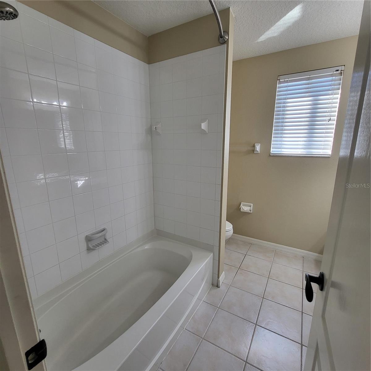 GRAND OAKS PH 02 UNIT 01 02 - Residential Lease