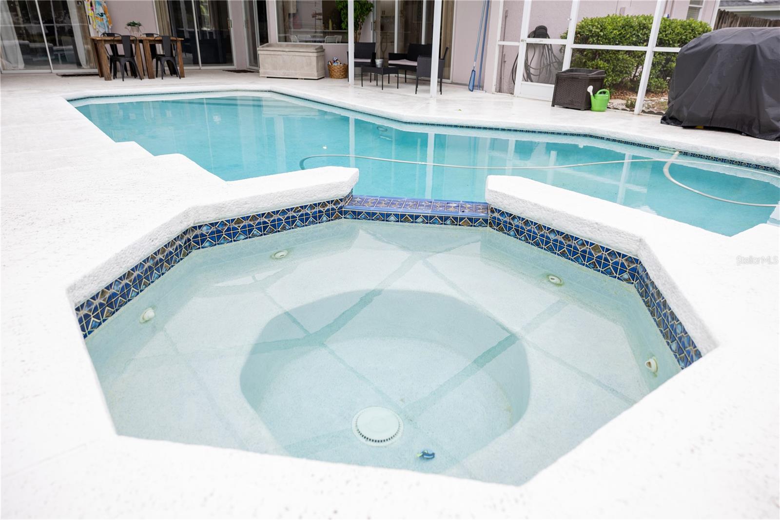 THERESA ARBOR - Residential