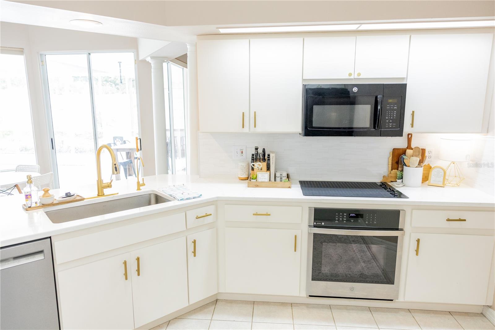 THERESA ARBOR - Residential