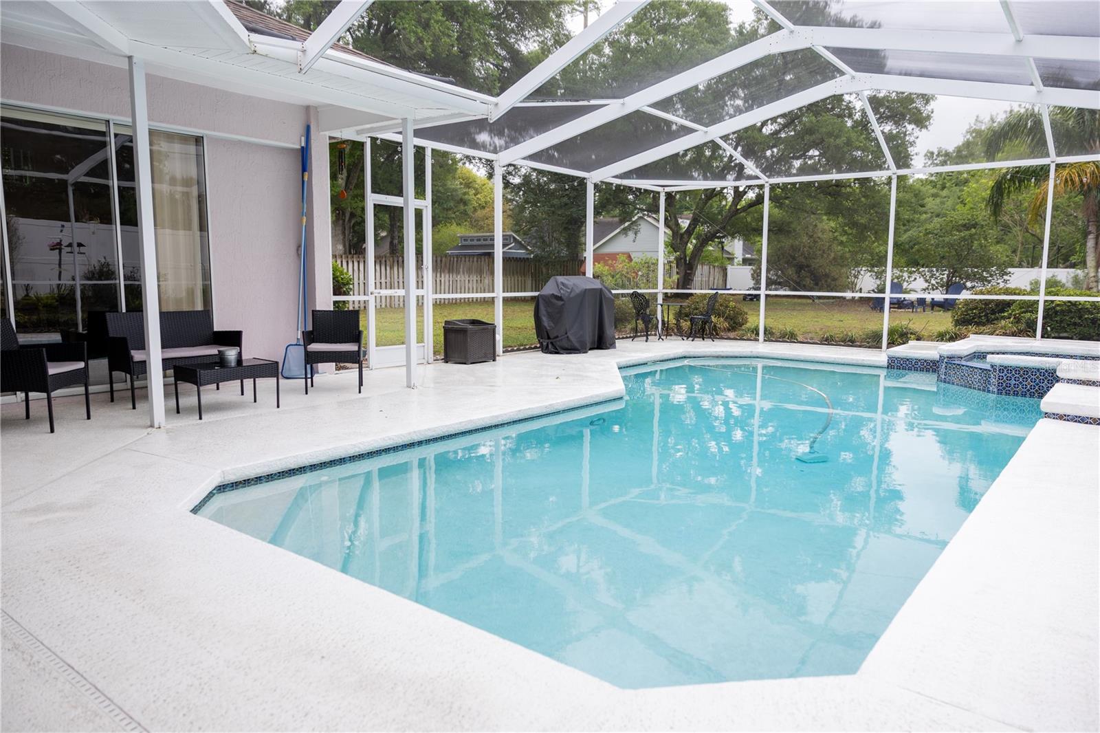 THERESA ARBOR - Residential