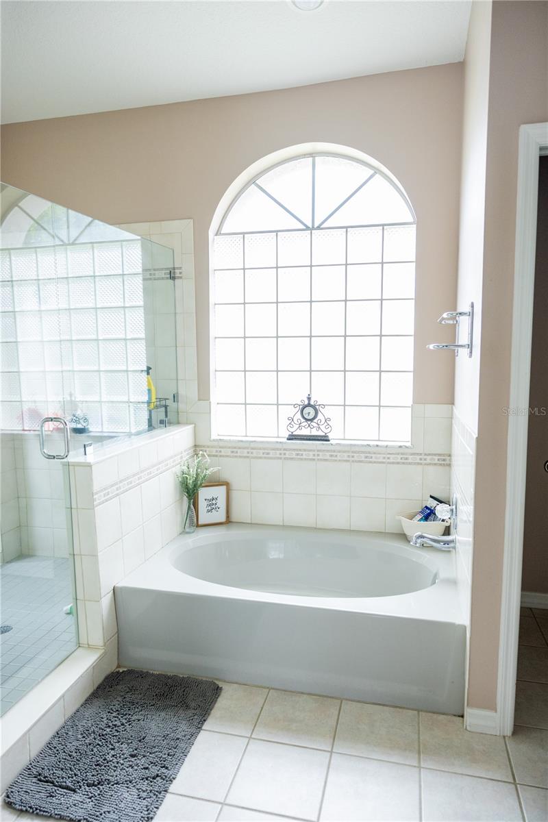 THERESA ARBOR - Residential