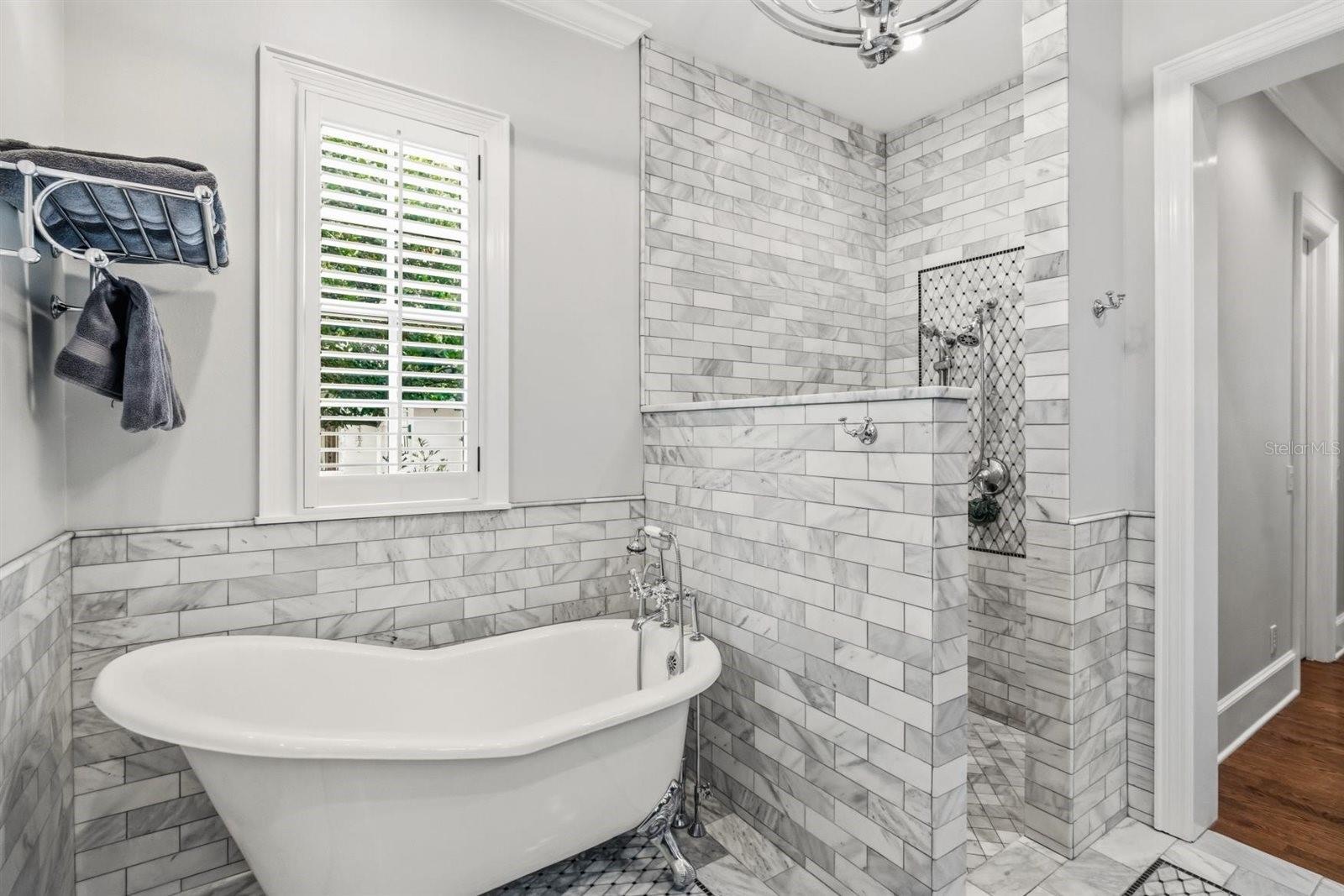 EDGEWATER ESTATES - Residential