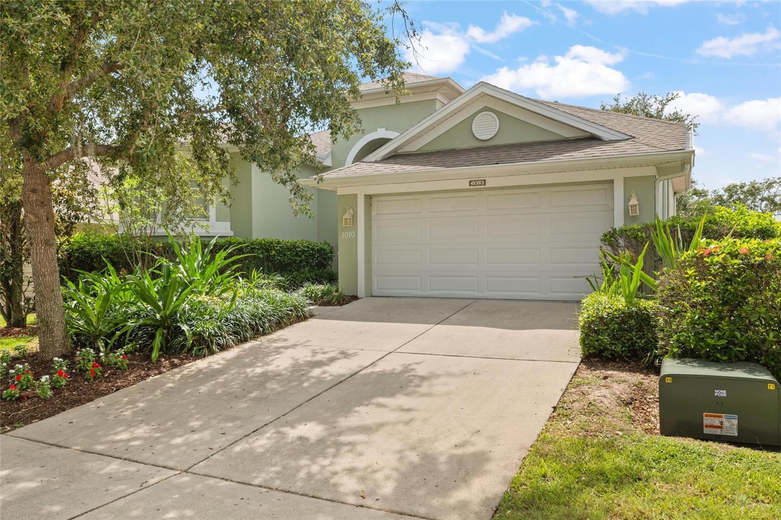 1010 TEAL POINTE