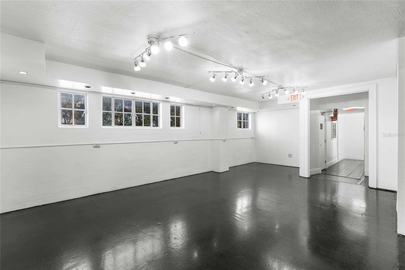 ALLREDS ADD - Commercial Sale