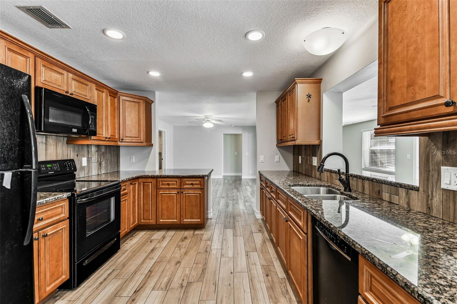 WOODLAND HILLS 1ST ADD - Residential