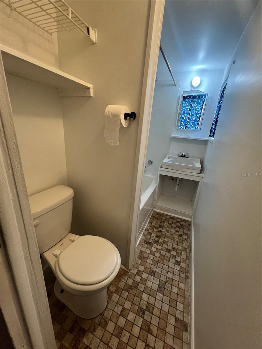 GROVE PARK VISTA SUB - Residential Lease