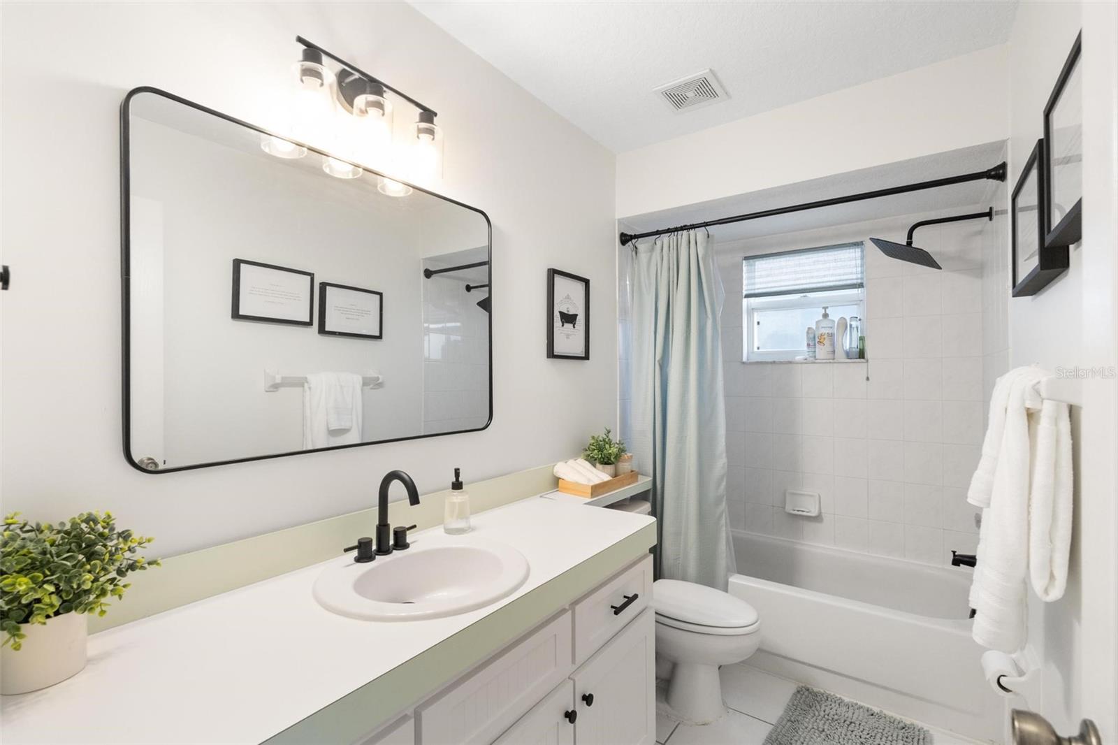 CYPRESS LAKES - Residential